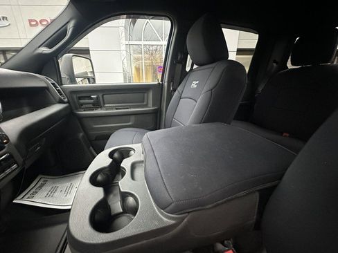 Used 2024 RAM 2500 Tradesman w/ Chrome Appearance Group image 34