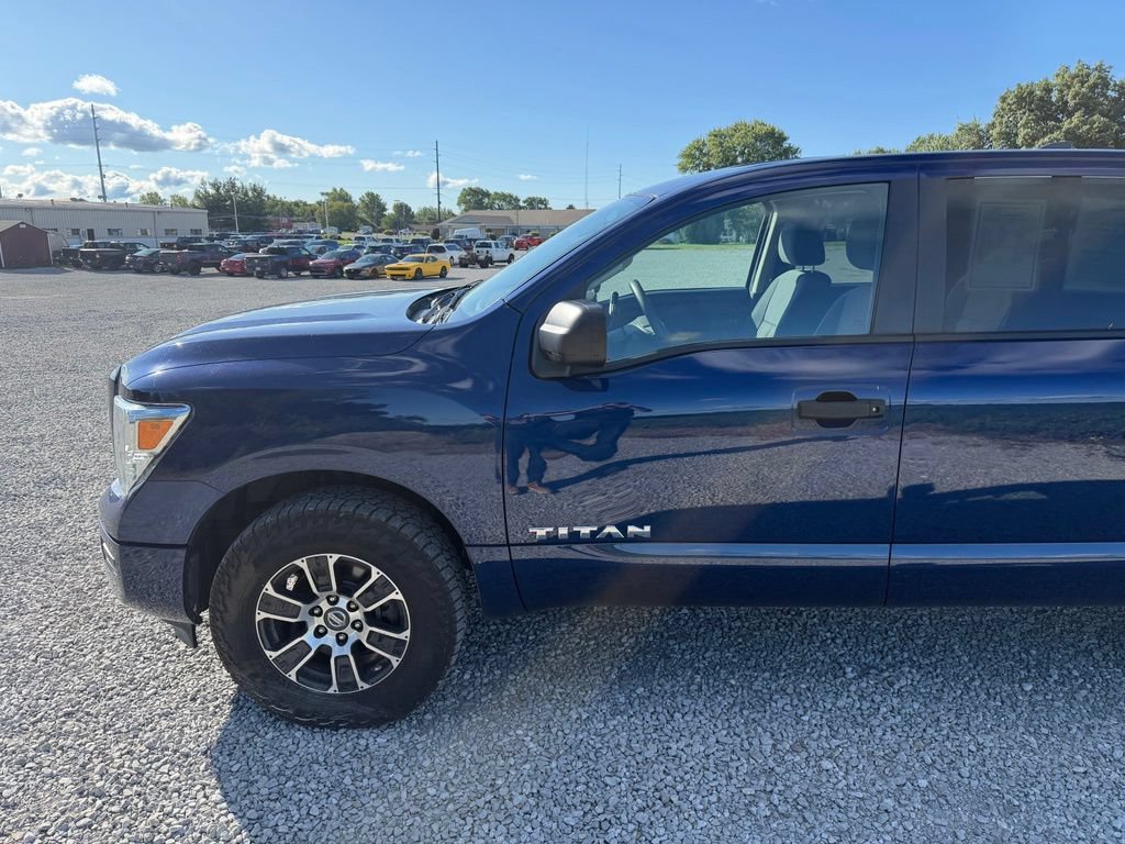 Used 2022 Nissan Titan SV w/ Accessory Utility Package AWD/4WD image 23