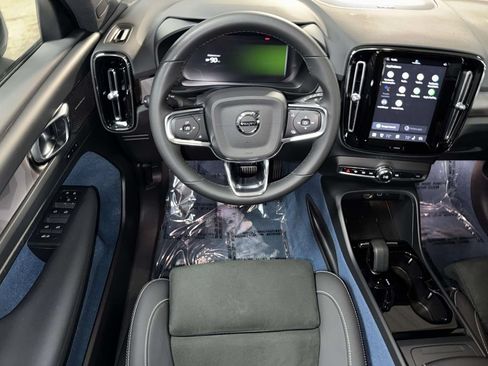 Used 2023 Volvo XC40 Recharge Ultimate AWD/4WD image 4