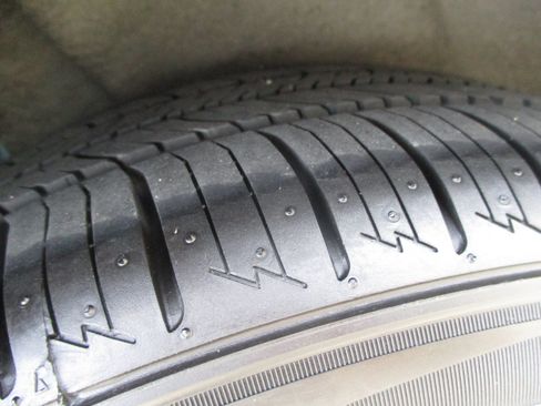 Used 2014 Ford Fiesta SE w/ Equipment Group 201A FWD image 11