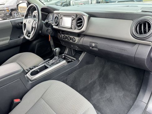 Used 2017 Toyota Tacoma SR5 w/ Tow Package image 34