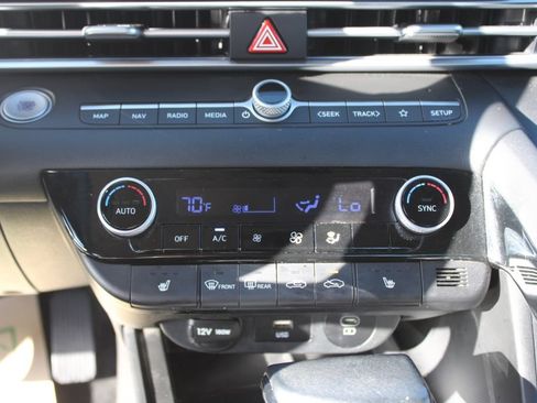 Used 2024 Hyundai Elantra Limited FWD image 18