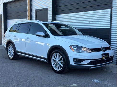 Used 2017 Volkswagen Golf Alltrack SE AWD/4WD image 11