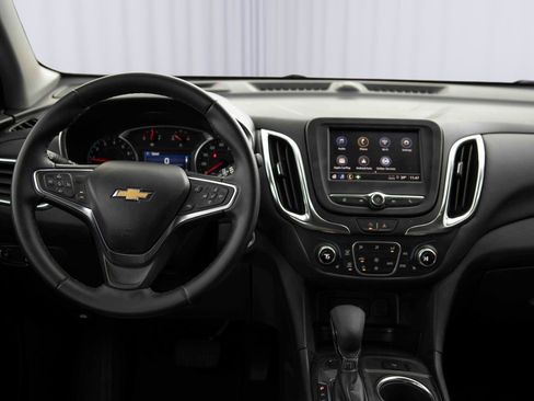 Used 2024 Chevrolet Equinox LT image 3