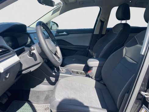 Certified 2023 Volkswagen Taos SE w/ Panoramic Sunroof Package FWD image 9