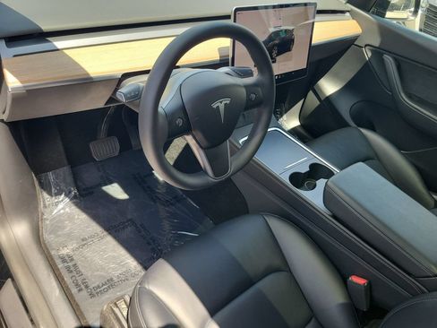 Used 2022 Tesla Model Y Long Range AWD/4WD image 17