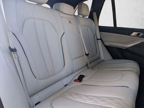 Certified 2022 BMW X5 M50i image 20