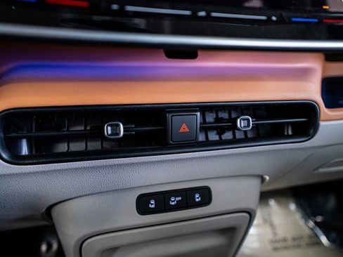 Used 2025 Volkswagen ID. Buzz 1st Edition image 44