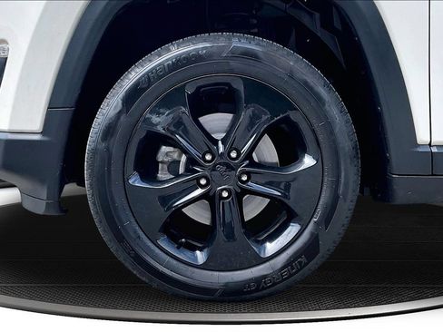 Used 2019 Jeep Compass Latitude AWD/4WD image 34