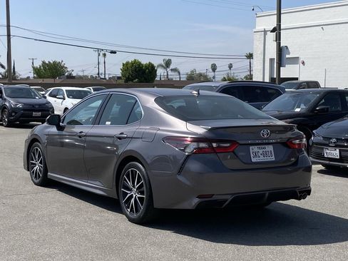 Used 2023 Toyota Camry SE image 4