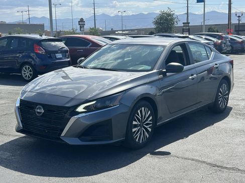 Used 2025 Nissan Altima 2.5 SV FWD image 8