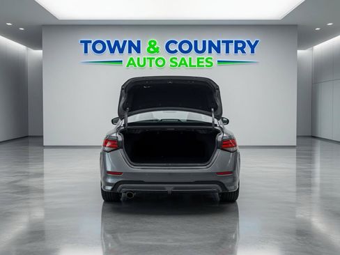 Used 2022 Nissan Sentra SR w/ SR Premium Package FWD image 5