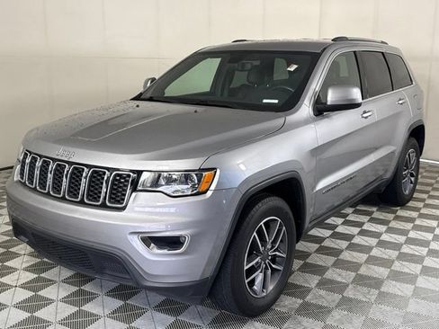 Used 2019 Jeep Grand Cherokee Laredo w/ Laredo X Package RWD image 2