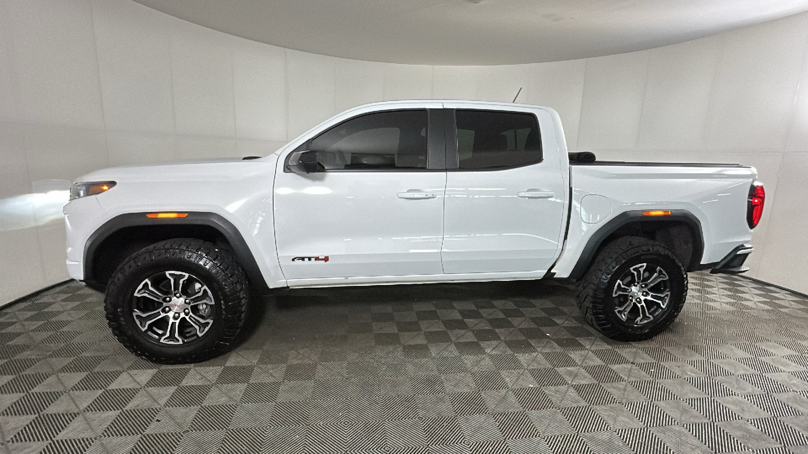 Used 2023 GMC Canyon AT4 w/ AT4 Premium Package AWD/4WD image 7