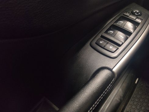 Used 2019 Jeep Cherokee Latitude w/ Cold Weather Group FWD image 27