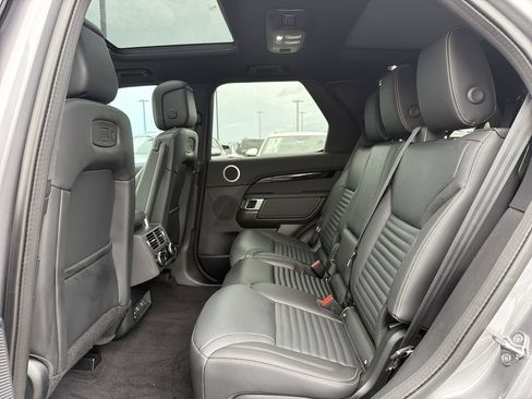 Used 2025 Land Rover Discovery S AWD/4WD image 5