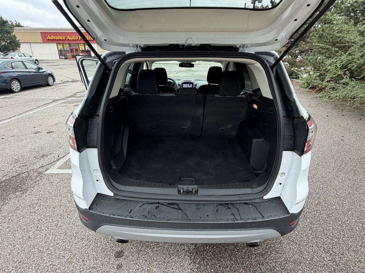 Used 2018 Ford Escape SE w/ Ford Safe & Smart Package AWD/4WD image 19