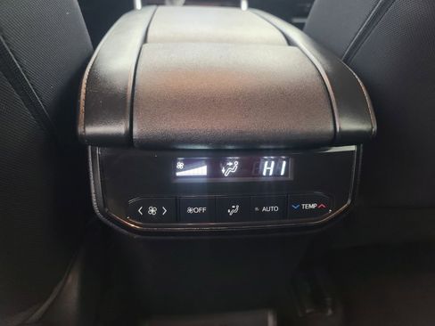 Used 2023 Toyota Highlander LE image 24