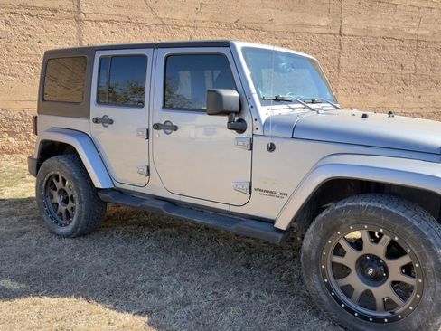 Used 2014 Jeep Wrangler Unlimited Sahara w/ Max Tow Package image 8