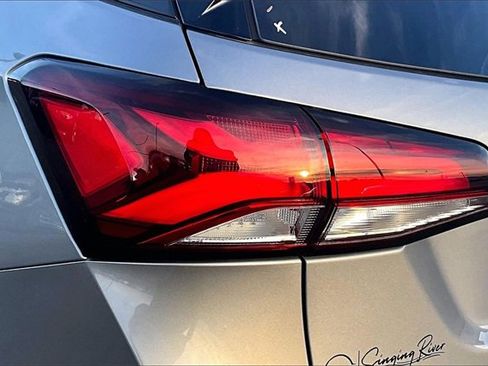 Used 2024 Chevrolet Equinox Premier image 20