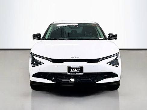 New 2026 Kia EV6 Wind RWD image 2