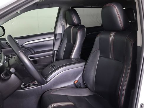 Used 2019 Toyota Highlander SE AWD/4WD image 29