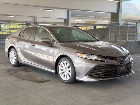Used 2020 Toyota Camry LE FWD image 3
