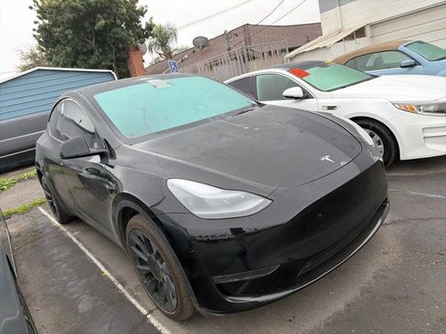Used 2023 Tesla Model Y Long Range image 3