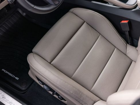 Certified 2025 Porsche Macan Electric RWD image 27