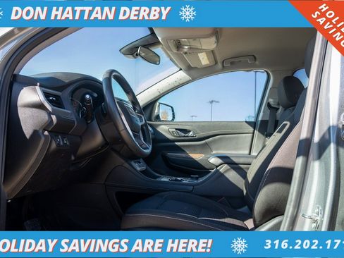 Used 2023 GMC Acadia SLE w/ Driver Convenience Package image 3