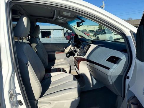 Used 2011 Toyota Sienna XLE image 16