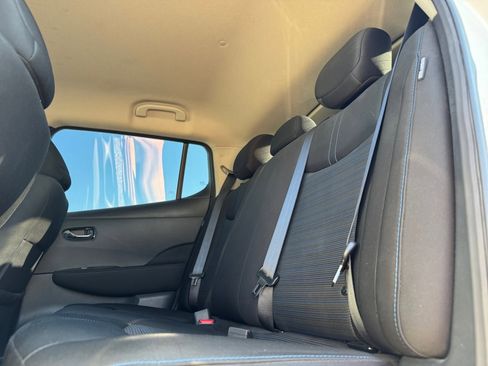 Used 2025 Nissan Leaf S image 17