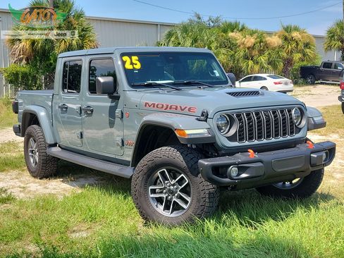 Used 2025 Jeep Gladiator Mojave AWD/4WD image 1