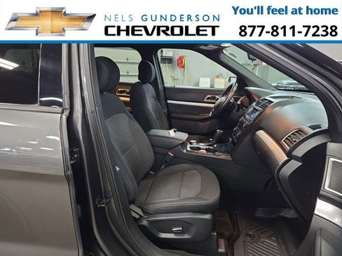 Used 2017 Ford Explorer XLT image 10