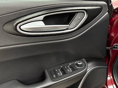Used 2018 Alfa Romeo Giulia AWD image 14