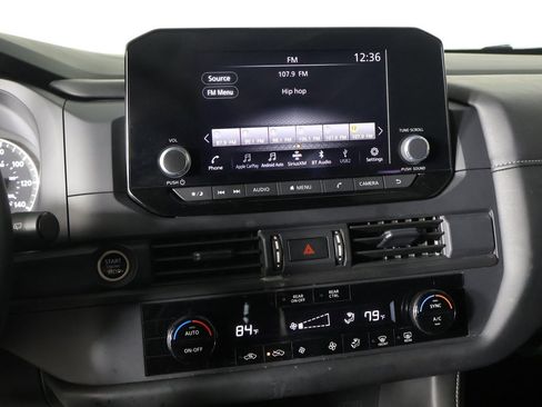 Used 2024 Nissan Pathfinder S image 40