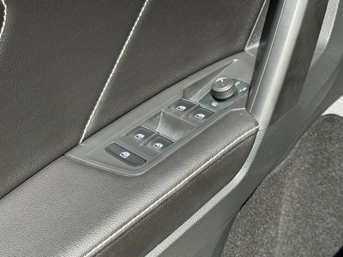 Certified 2022 Volkswagen Tiguan SE FWD image 21