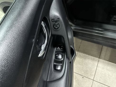 Used 2018 Nissan Rogue S image 22