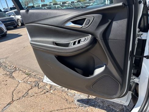 Used 2025 Buick Encore GX Preferred image 18