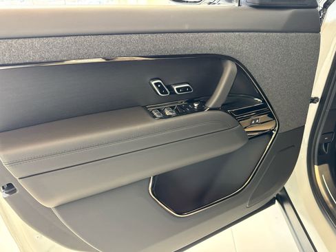 New 2025 Land Rover Range Rover Sport SE image 13
