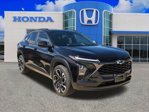 Used 2024 Chevrolet Trax RS FWD image 21