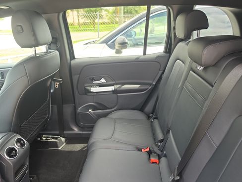 Used 2023 Mercedes-Benz GLB 250 4MATIC image 8