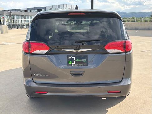 Used 2023 Chrysler Voyager LX FWD image 7
