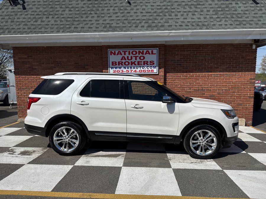 Used 2019 Ford Explorer XLT w/ Equipment Group 202A AWD/4WD image 2