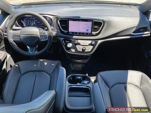 New 2027 Chrysler Pacifica Select AWD/4WD image 10