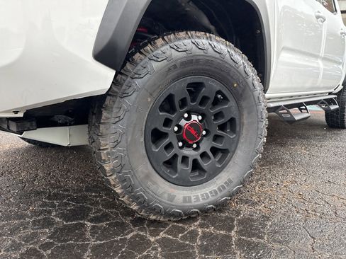 Used 2019 Toyota Tacoma TRD Pro image 2
