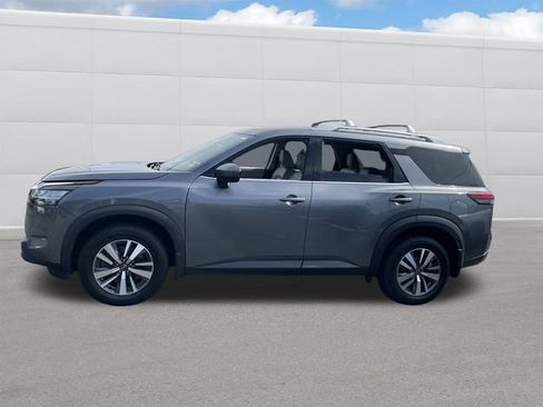 Used 2024 Nissan Pathfinder SL AWD/4WD image 2