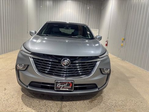 Used 2024 Buick Enclave Premium image 3