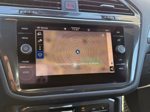 Used 2022 Volkswagen Tiguan SEL R-Line image 18