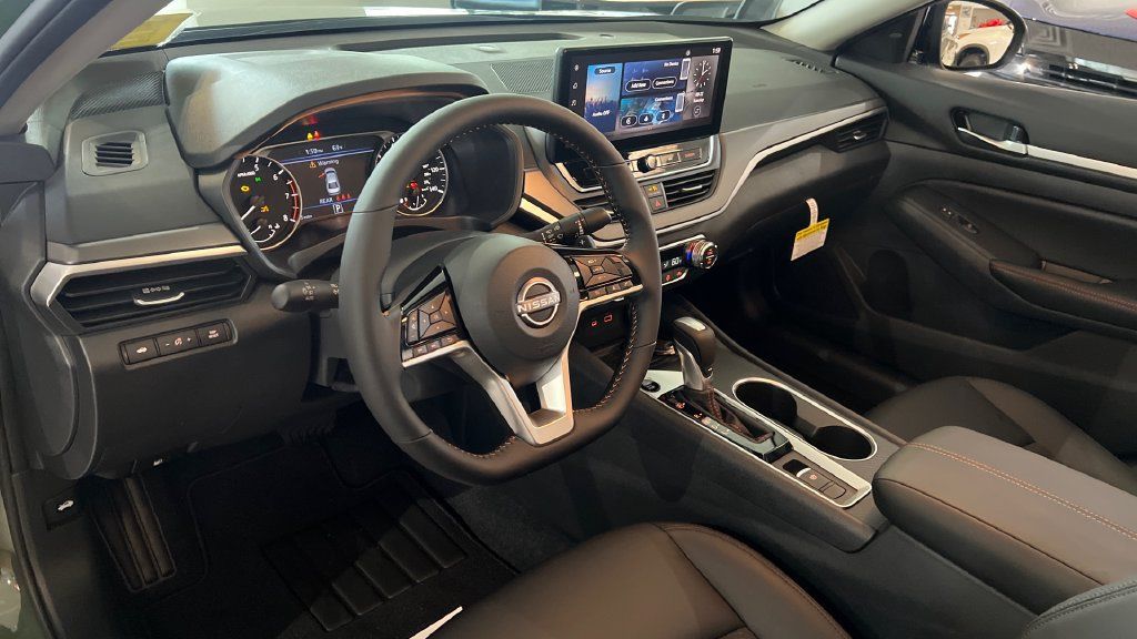New 2026 Nissan Altima 2.5 SR w/ SR Midnight Edition Package AWD/4WD image 25